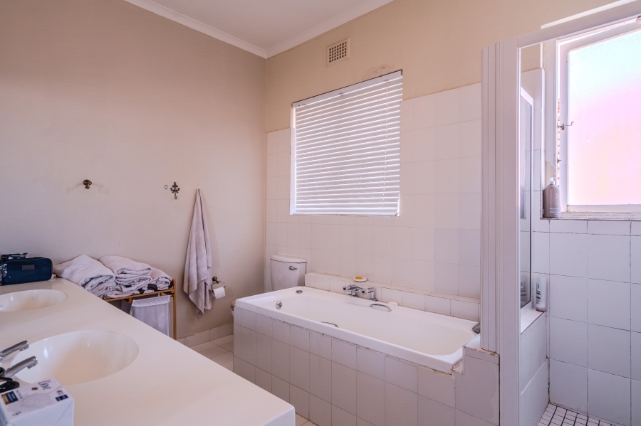 3 Bedroom Property for Sale in Oranjezicht Western Cape